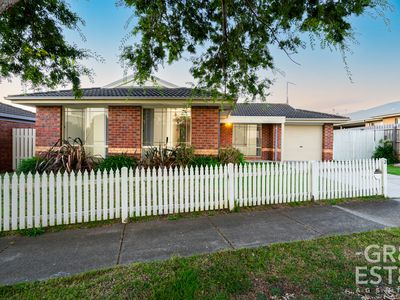 2 Damon Close, Narre Warren South