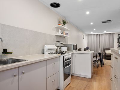 Unit 5 / 90 Bourke Street, Piccadilly