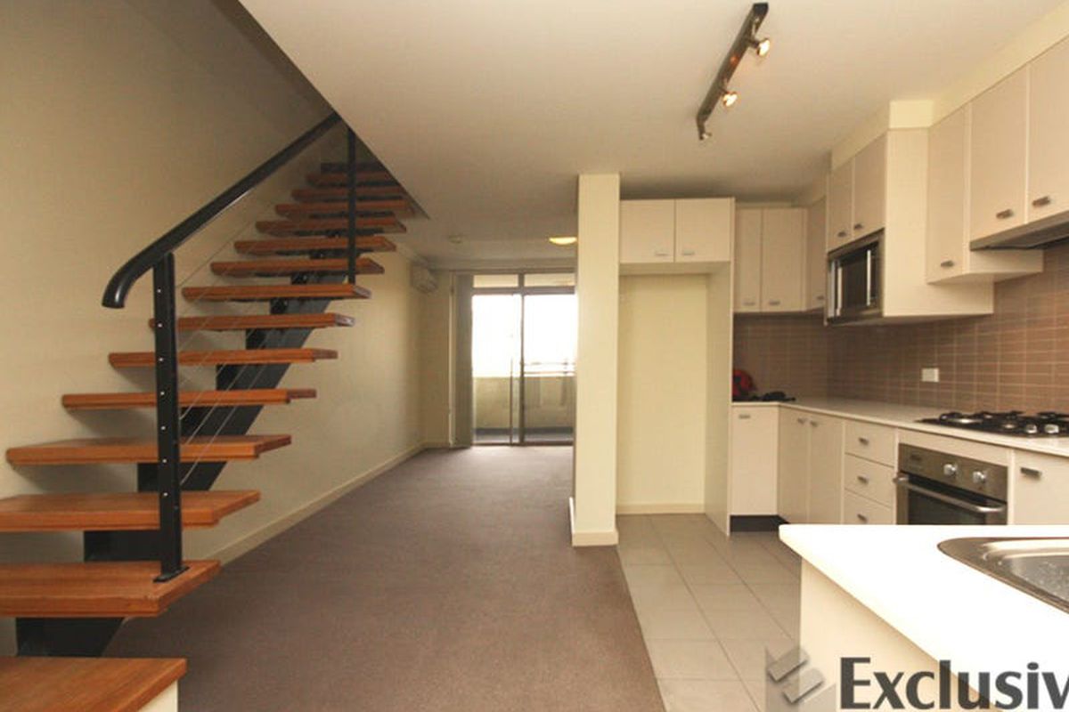 4  Stromboli Strait , Wentworth Point