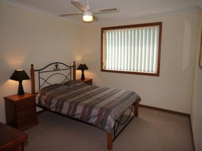 1 / 4 Bowral St, Hawks Nest