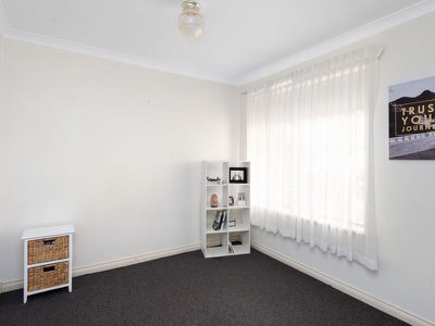 10B Riverina Way, Hannans