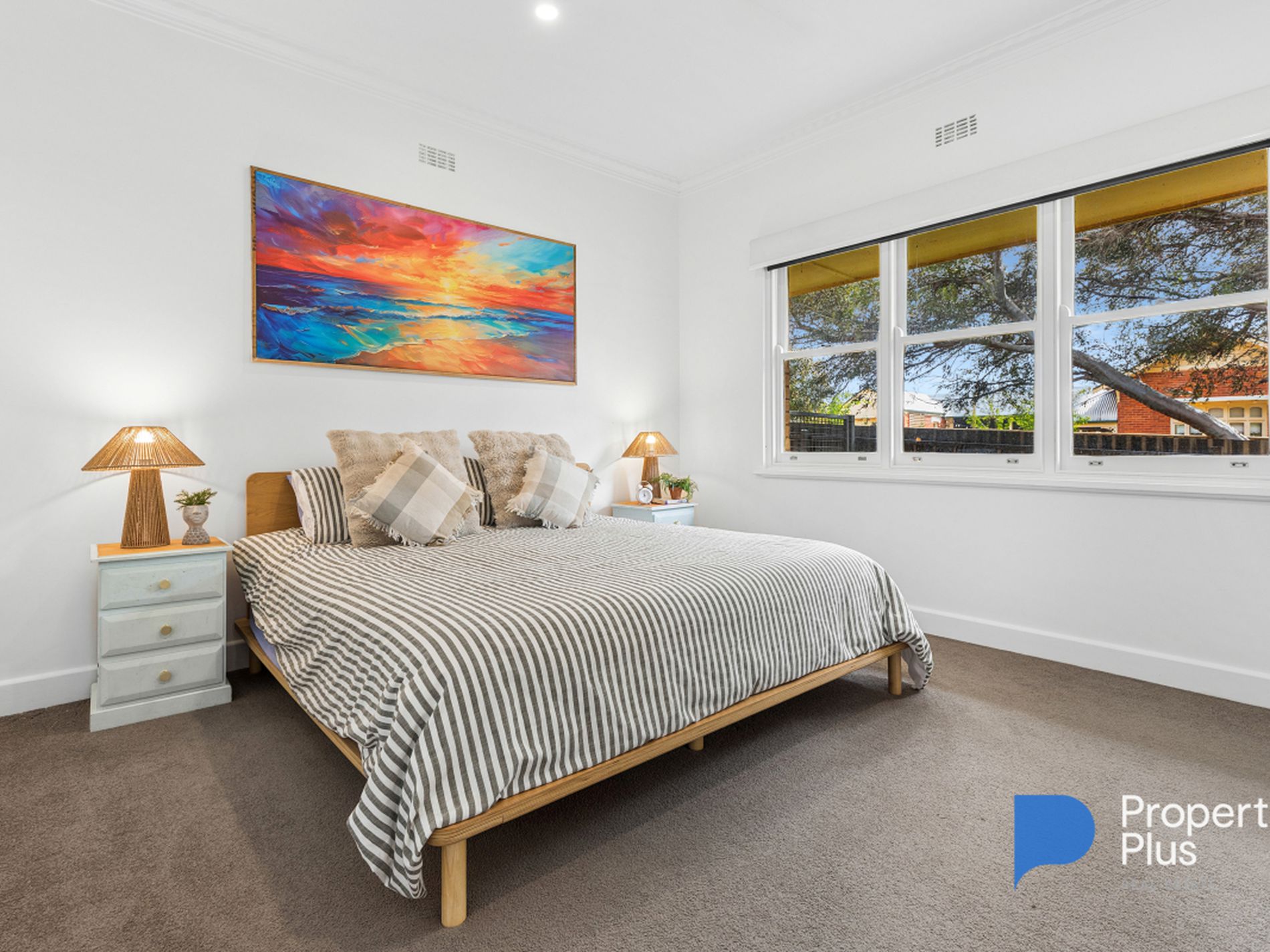 8 Clifton Street, Charlton