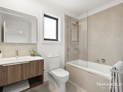 32 CRICKLEWOOD CIRCUIT, Narre Warren