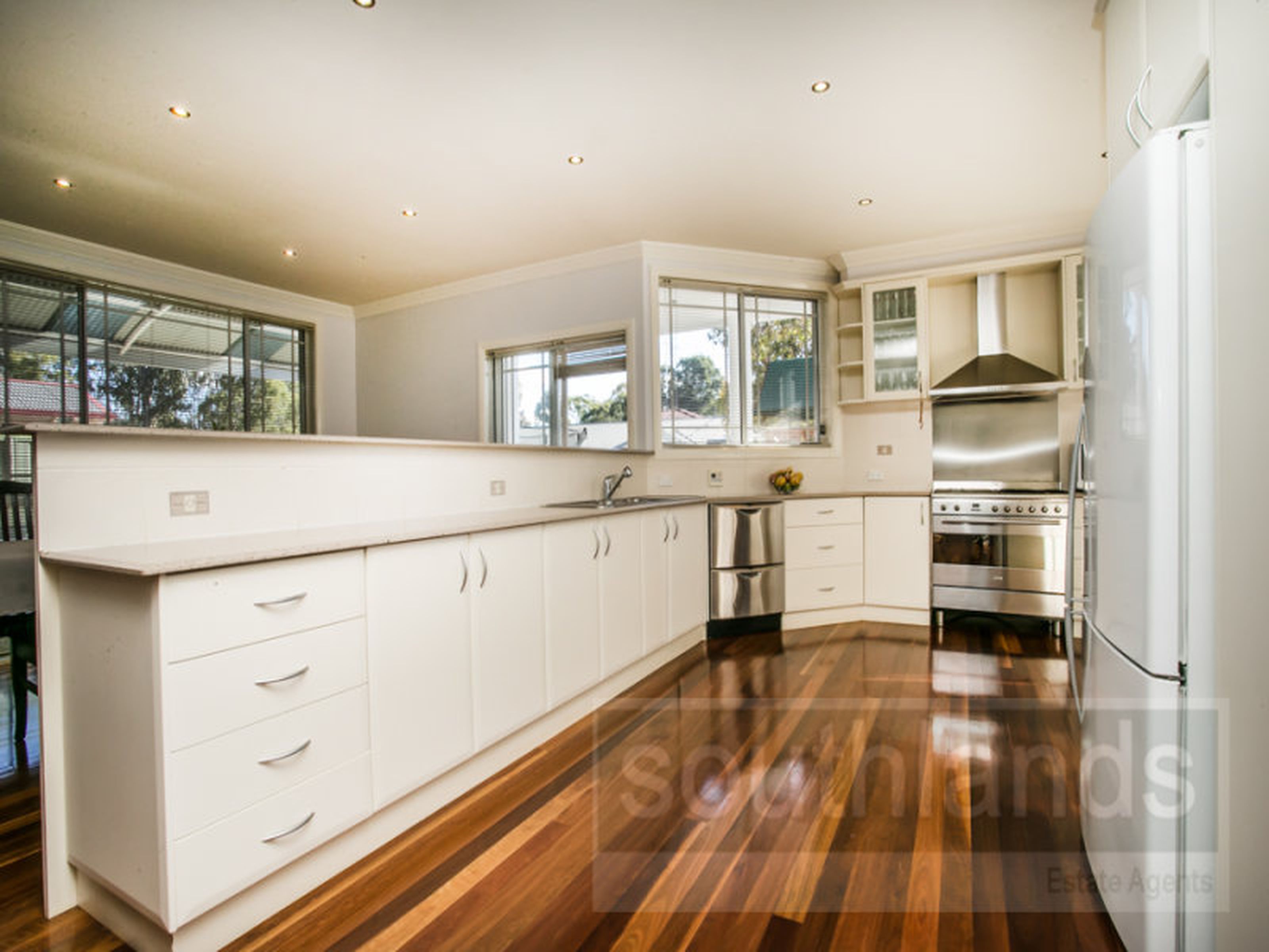 9 Torquay Tce, GLENMORE PARK