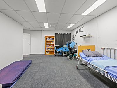 972 Logan Road, Holland Park West