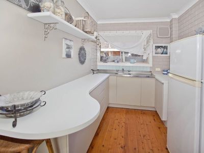 13 Burrows Avenue, Kanahooka