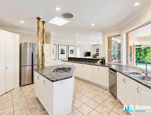 Spacious, Light-Filled Living in a Quiet Old Tewantin Cul-de-Sac image 5