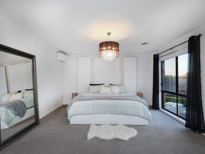 11 Cobblestone Drive, Attwood