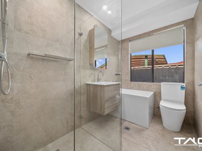 61 Pine Creek Circuit, St Clair