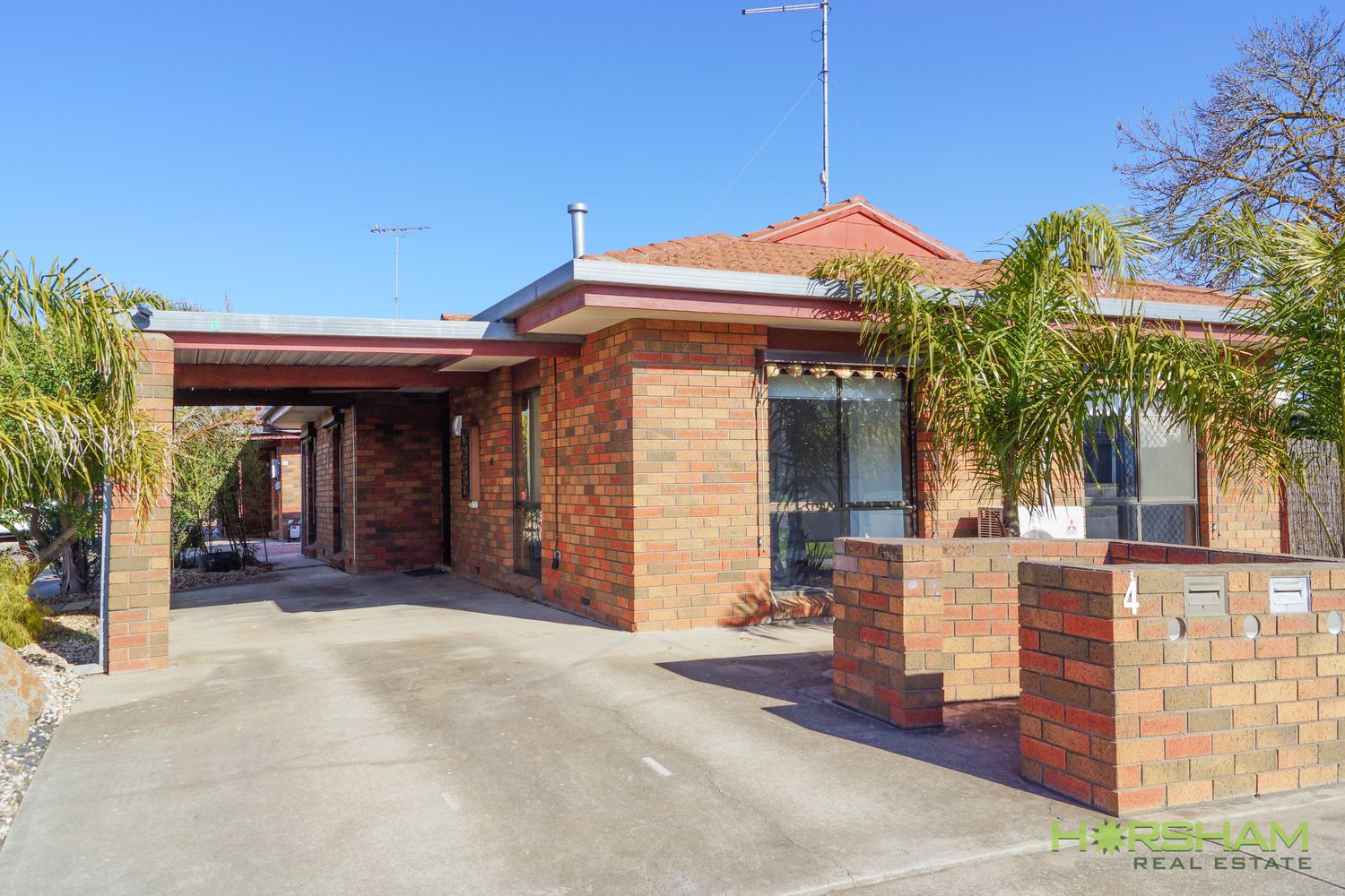 1 / 4 Searle Street, Horsham