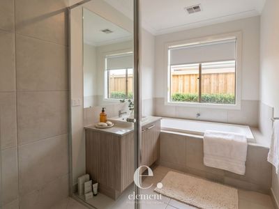 39 Pickering Crescent, Lara