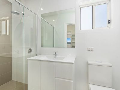 219 Waples Road, Farmborough Heights