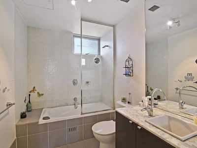 240 / 3 Queen Street, Rosebery