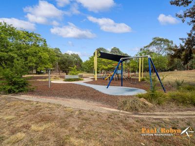 9 / 1 John Young Crescent, Greenway