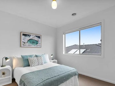 9 Hutchence Drive, Point Cook