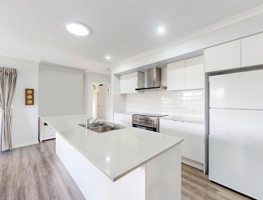 Spacious Family Living with Side Access and a Large Shed image 4