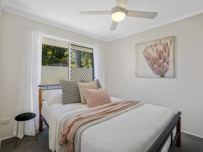 27 Captain Cook Close, Arundel