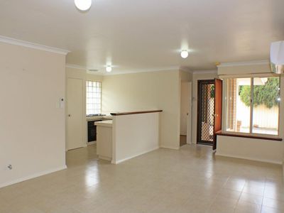 2/16 Kensington Avenue, Dianella