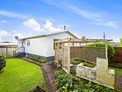 2 / 2 Garelja Road, Henderson