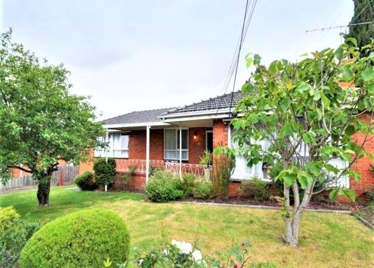 15 Douglas Avenue, Box Hill South 15 Douglas Avenue, Box Hill South