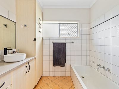 9 Politis Court, Moulden