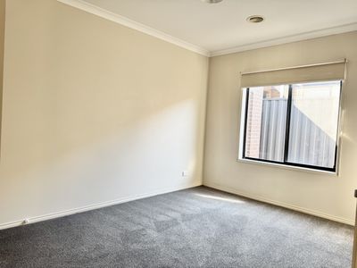 2 Salvinia Street, Manor Lakes
