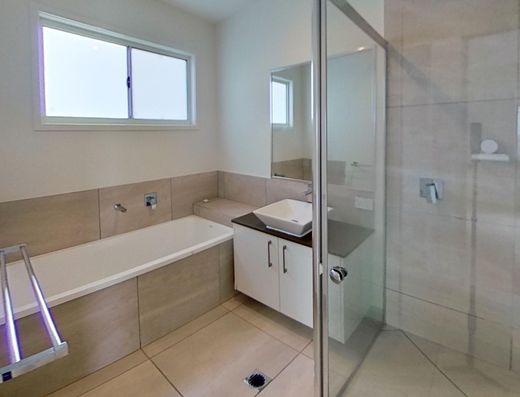 Modern Unit in Woombye image 5
