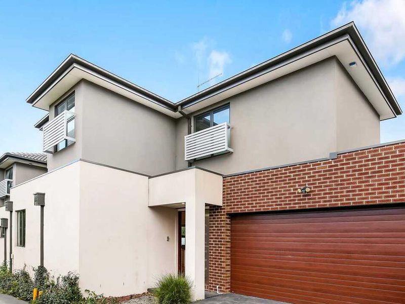 2 / 4 Fortune Street, Box Hill North