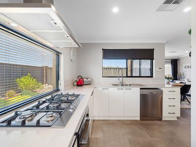 26 Gossan Chase, Piara Waters