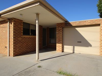 1 / 17 ROADSHOW DRIVE , Wodonga
