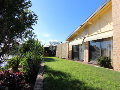 11 Friendship Key, Forster