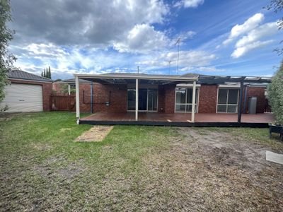 8 Trixia Place, Leopold
