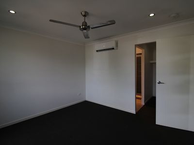 7 Bowerbird Street, Deebing Heights