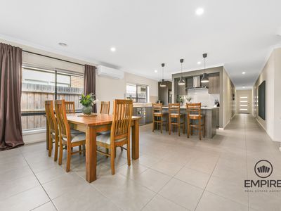 8 Pontiac Road, Cranbourne East