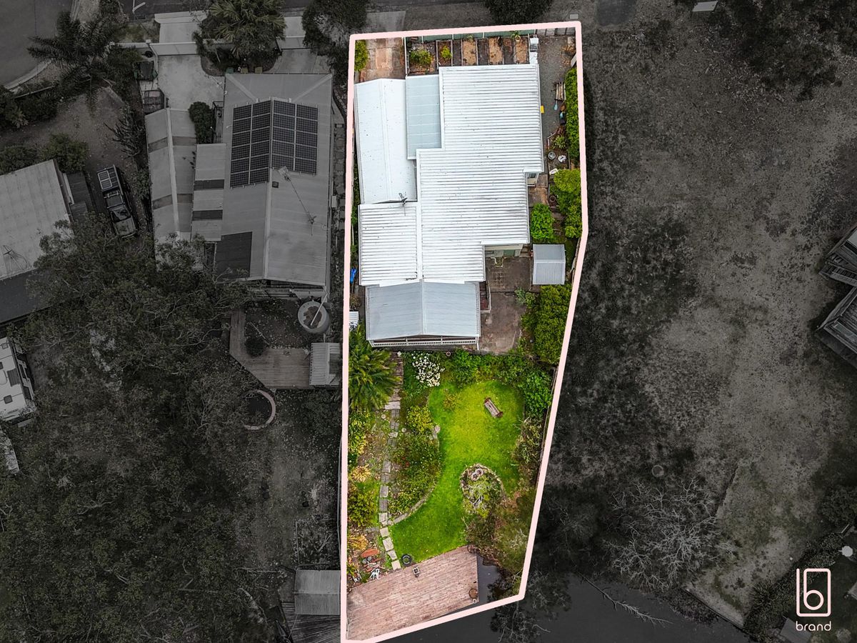 12 McKellar Boulevard, Blue Haven