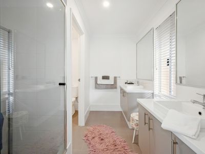 5 Binomial Way, Piara Waters