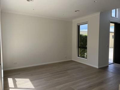 2 / 3 McNabb Avenue, Geelong West