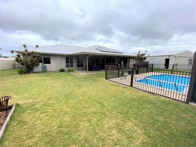 8 Dingle Close, Kingaroy