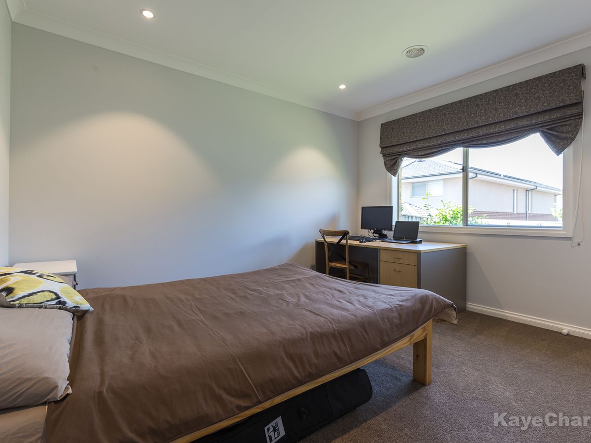 6 Elton Place, Officer Kaye Charles Real Estate