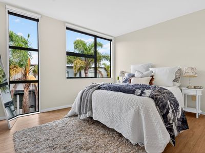 E / 1 Hillcrest Avenue, Hillcrest