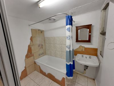 345 Midge Point Road, Bloomsbury