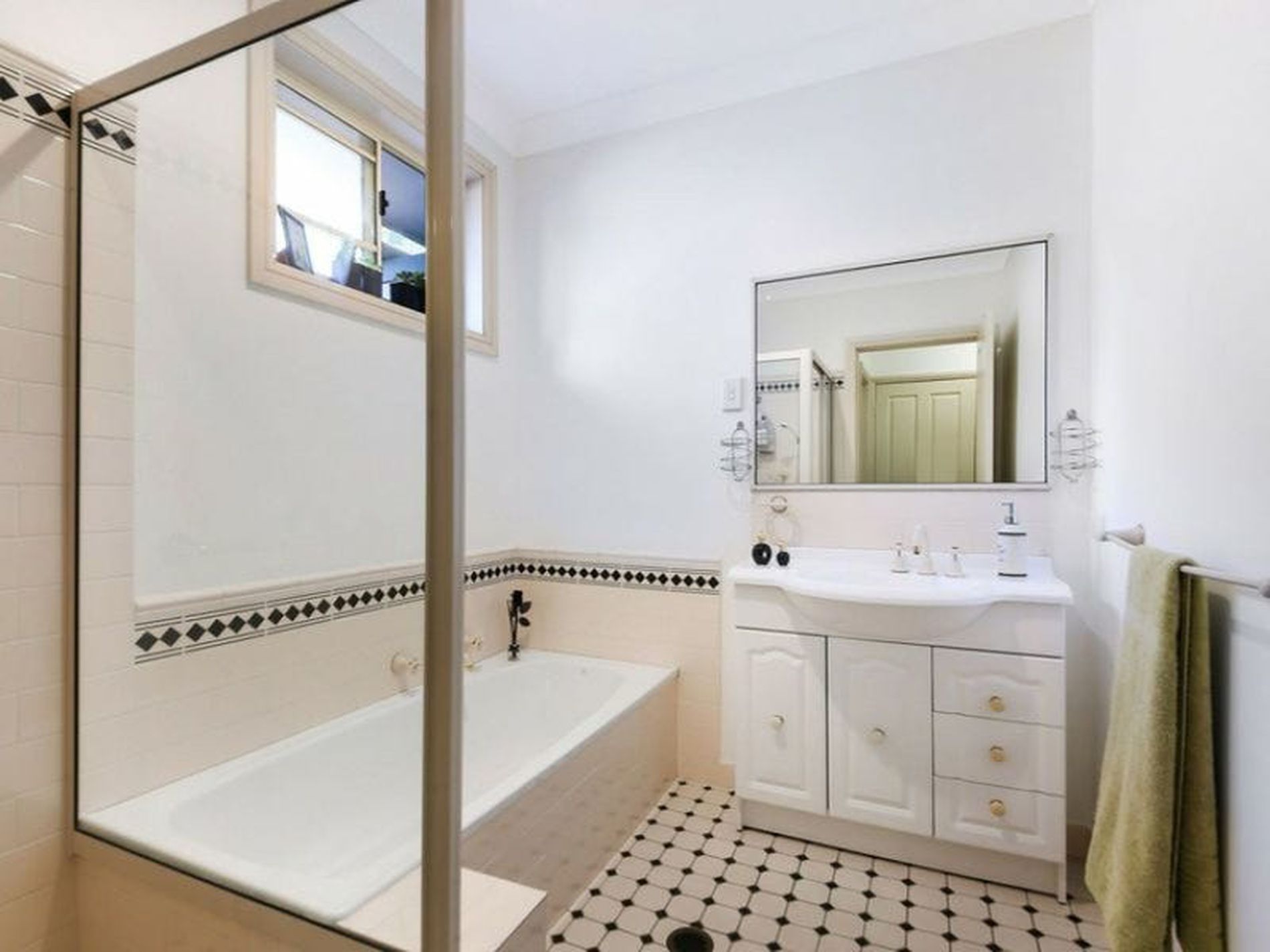 2E / 5-15 William Street, Botany