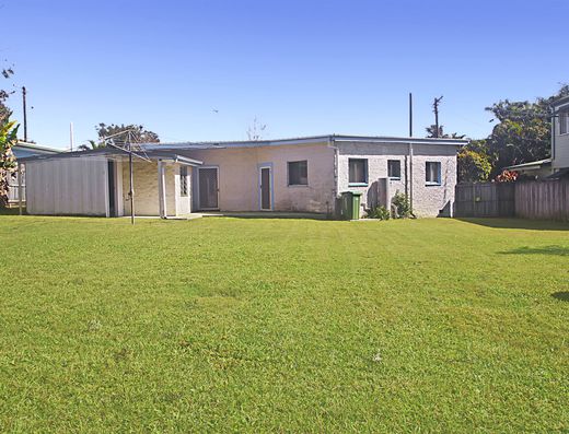 Older home in quiet Tewantin street image 9