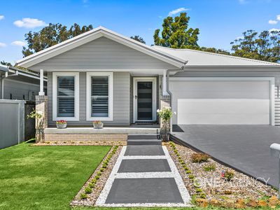 14 The Esplanade, Oak Flats