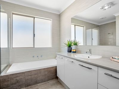 43 Holloways Ridge, Secret Harbour