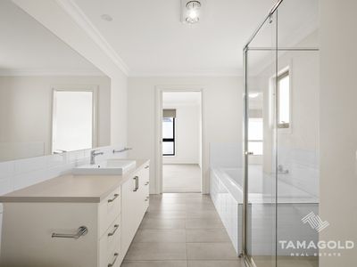 2 Cockatiel Street, Narre Warren