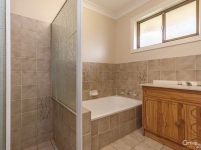 1 / 3 Rothsay Court, Dubbo