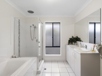 8 Undarra Street, Pimpama