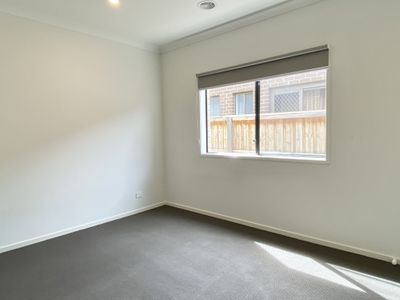 38 Honeycomb Avenue, Manor Lakes