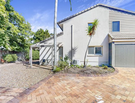 Ideal Unit in Small Gated Complex - Prime Location! image 3